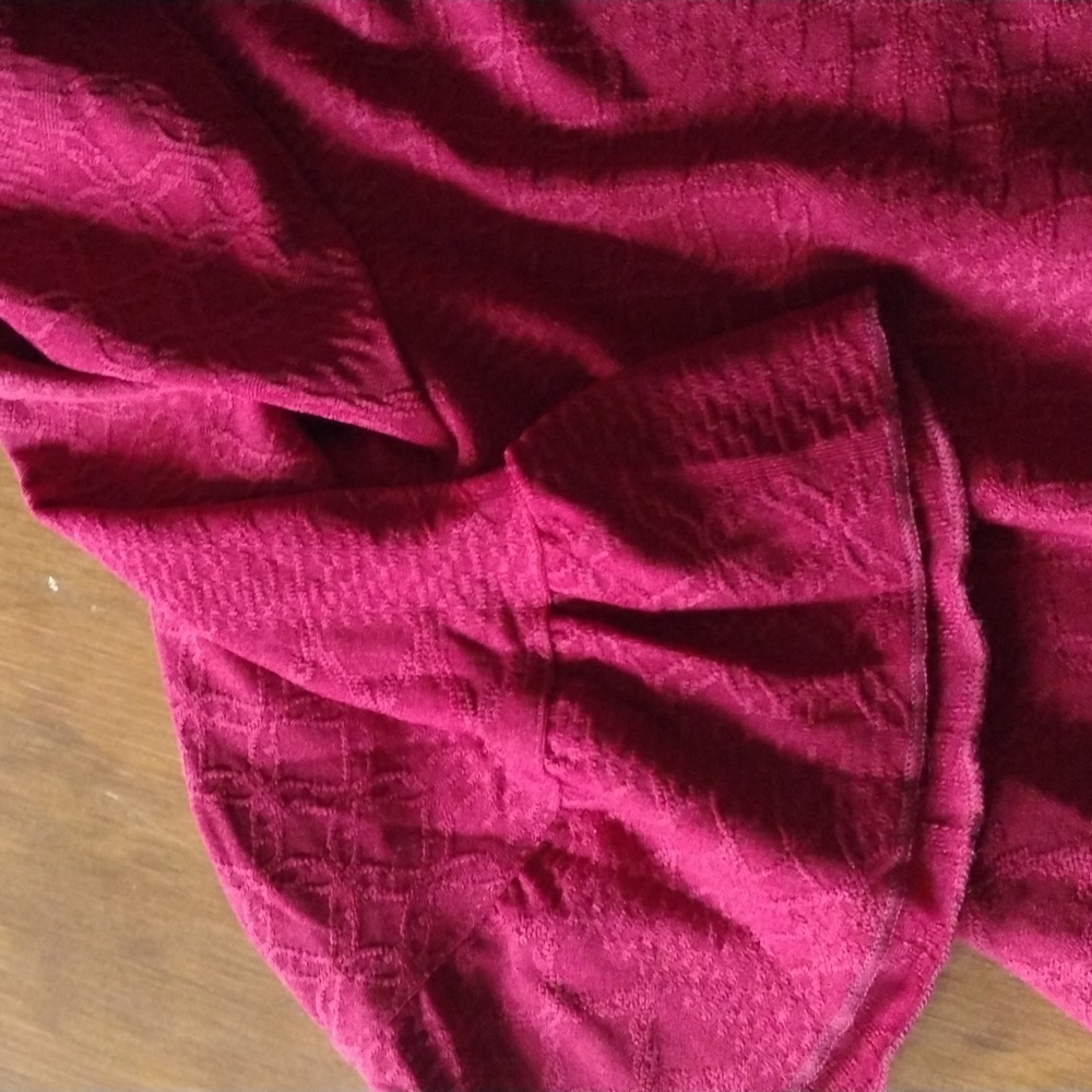 Elegant Red Women's Top Brand New - Picture 3 of 5